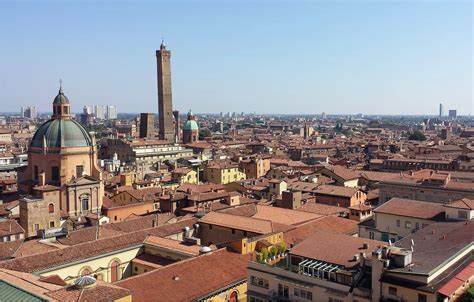 Free walking tour Bologna: Expert Guides and。